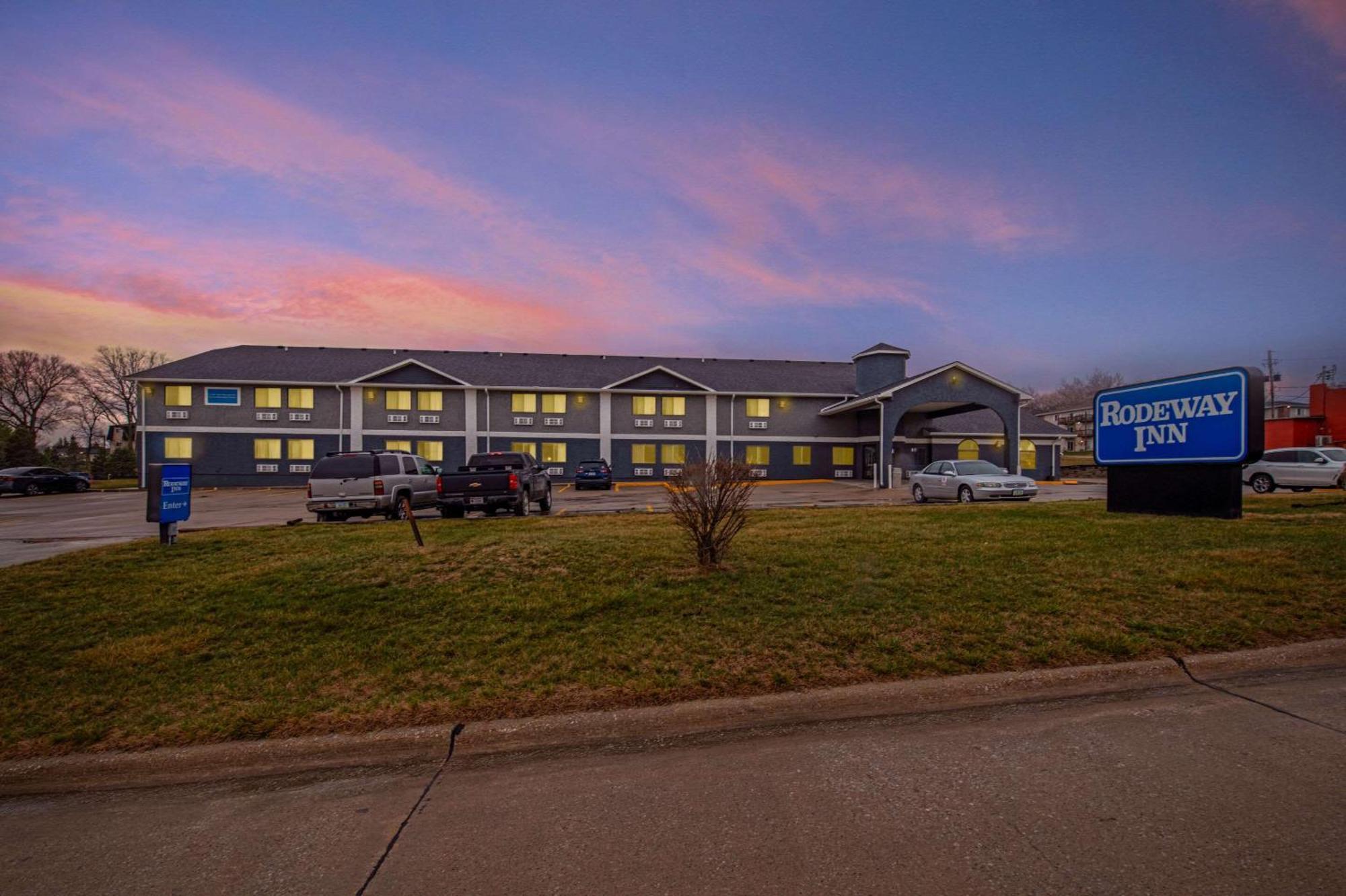 Rodeway Inn Red Oak Exterior photo